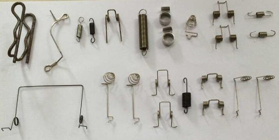 saída de computador da função da máquina da mola do CNC da eficiência elevada de 0.3-2.5mm multi