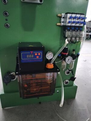Mola automática que forma a máquina, máquina da mola do CNC com 100KG Decoiler