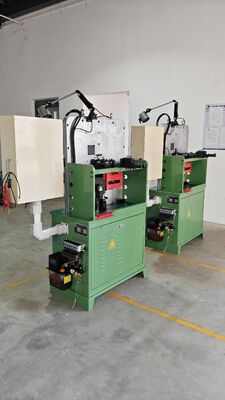 O multi sistema automático funcional funcional do servo sistema dos eixos da máquina três da mola do CNC jejua