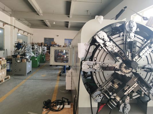 Máquina de enrolamento multifuncional da mola do CNC com sistemas da bobina da rotação do fio