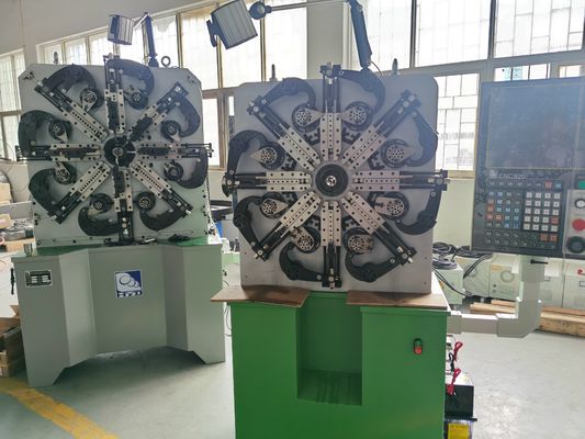 Mola do CNC 5.5KW que forma sistemas opcionais da mão da máquina e de 200KG Decoiler