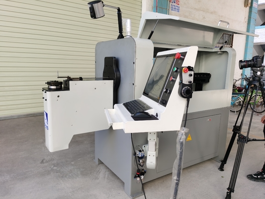Máquina de dobra giratória do fio da cabeça 3D, fio automático de 3.5-8.0mm que forma o equipamento